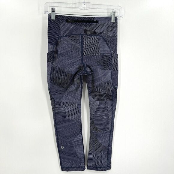 LULULEMON Speed Up Crop 21" Blue White Stripe Design Workout Leggings Size 4 - Picture 10 of 15